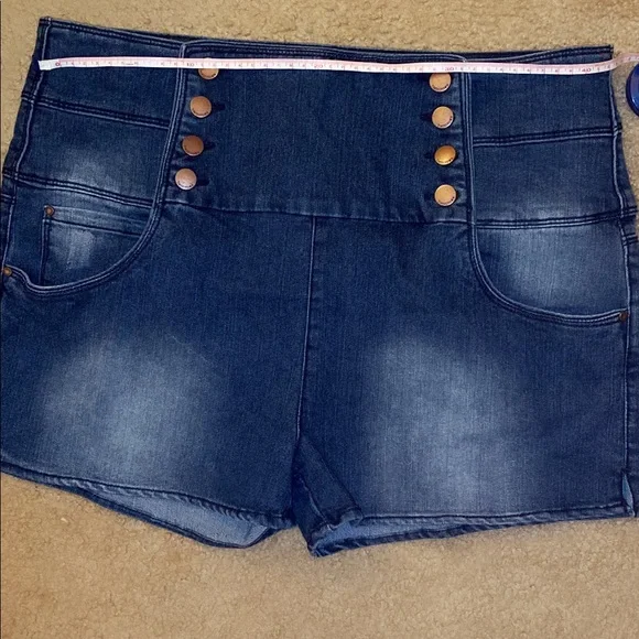 8 button high rise denim shorts - Picture 3 of 6